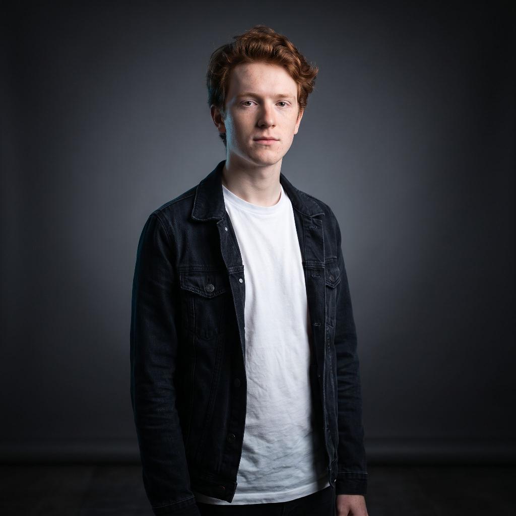 Graduated portrait studio scene